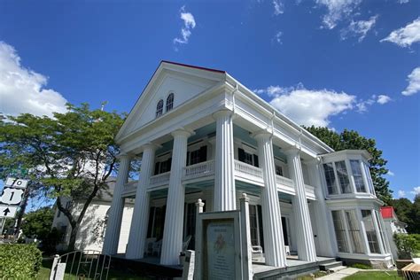 white columns kennebunkport history.